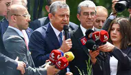 CHP’de Meclis önünde hareketli saatler yaşandı