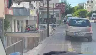 Antalya'da balkon korkuluklarına asılı kalan kişi yürekleri ağza getirdi