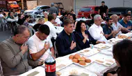 Cemil Tugay Kınık'ta sofraya oturdu