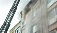 Fatih’te iş hanını dumanlar sardı