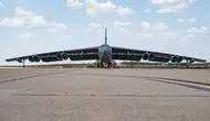 California üzerinde devasa B-52 bombardıman uçağı yere çakıldı