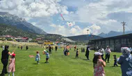 Pozantı’da gökyüzü ailelerin uçurtmalarıyla şenlendi