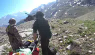 Aladağlar’da bacağı kırılan dağcıyı askeri helikopter kurtardı