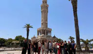Manisalı kadınlar İzmir sokaklarında moral depoladı