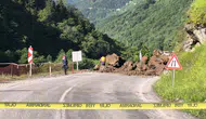Trabzon ile Bayburt arasındaki ulaşım heyelan yüzünden durdu