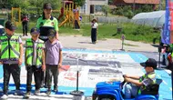 Sinoplu çocuklar trafik kurallarını sahada öğreniyor