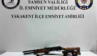 Samsun Yakakent'te bir eve düzenlenen baskında ruhsatsız silahlar çıktı