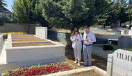Kadir İnanır sevenleri tarafından Ulus Mezarlığı'nda anılıyor