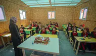Gazze’de 864 öğrenci için yeni sahra okulu açıldı