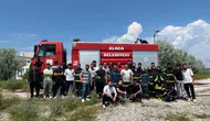 Alacalı itfaiyecilerden üniversiteli gençlere yangınla mücadele dersi