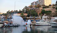 Antalya sahillerinde sinekle mücadele denize indi
