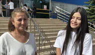 Üniversite sınavında anne kız tatlı bir rekabete girişti