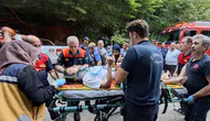 Yalova'da 30 metrelik vadiye uçan motosikletliyi ekipler kurtardı