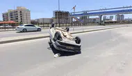 Adıyaman'da kontrolden çıkan otomobil refüje çarparak ters döndü