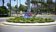 Mersin caddeleri yaz renklerine büründü