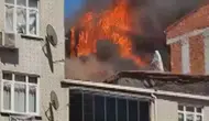 Sultangazi'de çatı yangını yedi binayı birden sardı