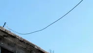 Şanlıurfa’da kaçak elektrikle araç şarj etmeye kalktılar