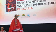 Milli sporcu Alper Öztürk dünyayı zirveden izliyor