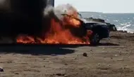 Eyüpsultan sahilinde park halindeki araç küle döndü
