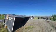 Batman'da kum yüklü kamyon ile otomobil çarpıştı