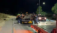 Eskişehir’de ticari araç kaldırıma çarparak devrildi