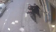 Zeytinburnu'nda eve giren hırsızlar kaçamadan yakalandı