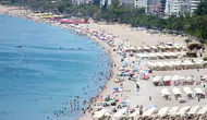 Antalya kavurucu sıcakla tanıştı sahillere hücum başladı