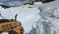 Artvin’de kar duvarları ekipleri zorluyor