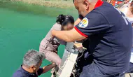 Adana Aladağ’da köprüden düşen kadın son anda kurtarıldı