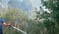 Çanakkale Ezine’de çıkan ot yangını korkuttu