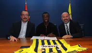 Fenerbahçe genç yetenek Amara Diouf ile uzun süreli anlaştı