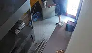 Edirne’de gece yarısı dükkan soyan iki çocuk kamerada