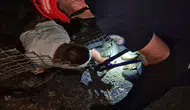 Ereğli’de alkollü adamın bileği bahçe teline sıkıştı