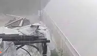 Kumluca’da dolu yağışı seraları vurdu
