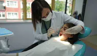 Süt dişlerini ihmal etmek çocuğunuzun okul başarısını düşürüyor