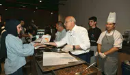 Malatya’da kütüphanede ders çalışan gençlere sürpriz ikram