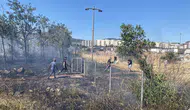 Kocaeli’de saman yüklü tırın yangını evleri tehdit etti