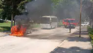 Adana’da park halindeki otomobil patlamalarla kül oldu