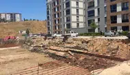 Bursa'da inşaat yanındaki sitenin istinat duvarı büyük gürültüyle yıkıldı