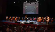 Sahnedeki öğretmenler Yeşilçam rüzgarı estirdi