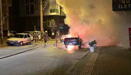 Gece yarısı yanan otomobil mahalleyi ayağa kaldırdı