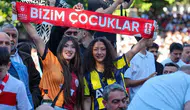 Bursa sokakları A Milli Takım için kırmızı beyaza büründü