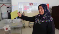 Sivas Aydoğan Mahallesi yeni muhtarını belirlemek için sandığa gitti
