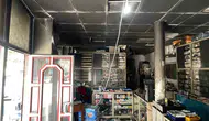 Karapürçek'teki eczaneyi elektrik arızası kül etti