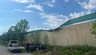 Bilecik'te kontrolden çıkan araç askeri birliğin bahçesine çakıldı