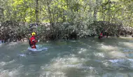 Artvin’de dereye uçan kamyondaki baba ve oğul aranıyor