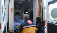 Aksarayda okul duvarından atlayan öğrenci tel örgülere takıldı