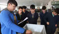 Kozanlı öğrencilerden kendi atıklarını dönüştüren yerli makine
