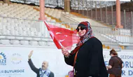 Gebzeli kadınlar sağlıklı yaşam için stadyumda bir araya geldi