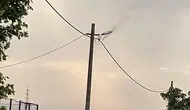 Bandırma’da elektrik direği alev aldı